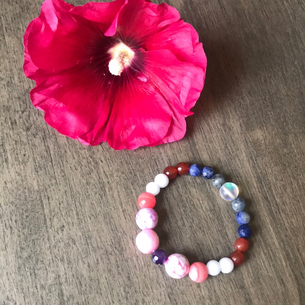 Handmade girls beaded stretch bracelet - Picture 5 of 5